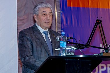 Действовать в соответствии с буквой закона